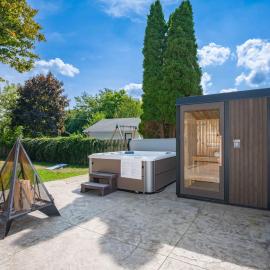 Outdoor Sauna Hot Tub Playroom Port Dallhousie, hotel u gradu 'St. Catharines'