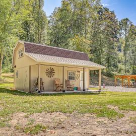 On 40 Acres: Charming Cabin in Zanesville!, hotel in Zanesville