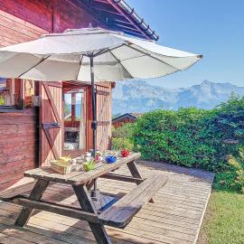 Holiday Home Les Chalets de La Combe by Interhome، فندق في Mémontel