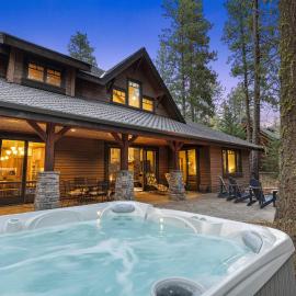 Whispering Pines Escape in Suncadia- Hot Tub, BBQ, Firepit, Fully Equipped Kitchen, Smart TVs, Hi-speed Wi-Fi, hotel di Cle Elum