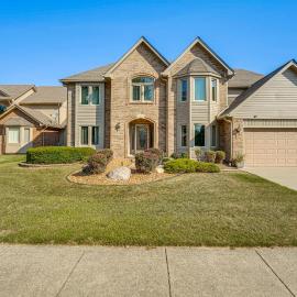 Pet Friendly Getaway: Grill, Patio, Fire Pit, Yard, hotel in Macomb
