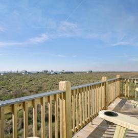 Fish Fantasy-Water View-Great Ocean Sunrise & Bay Sunset Views-Family Retreat, hotel u gradu Bolivar Peninsula