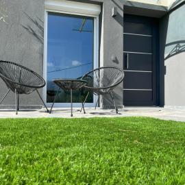 Modern Garden Apartment - City & Mountain View, hotel a Zoödóchos
