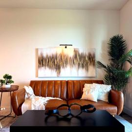 Luxury Haven 10 Min From Disneyland With Pool & GYM, hótel í Santa Ana