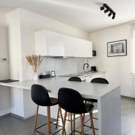 Appartement au coeur de Spa avec parking privé، فندق في سبا