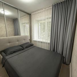 1-комнатная квартира в центре на 1 Мая 81, hotel in Kostanay