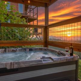 Million Dollar Views with Hot Tub and Pool Near Dollywood, Hotel in Sevierville