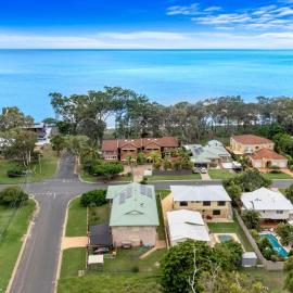 Coastal Bliss - 6 Beds Holiday House