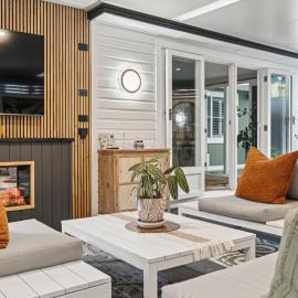 Ellie's Luxe Cottage Escape - Sleeps 8, Spa, Pizza Oven
