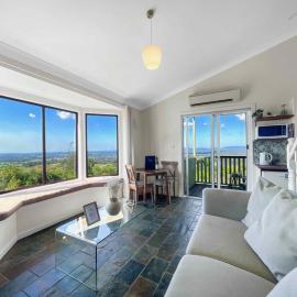 Bimbadeen Estate Villa 4، فندق في Mount View
