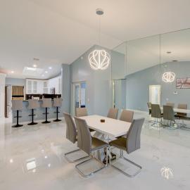 4BR Lakeview vacation home with 5beds, sleeps 10, Game Room, Mins to Sawgrass Mills โรงแรมในซันไรส์