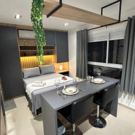 Studio 152 novo, completo com ar condicionado e muito bem decorado - centro