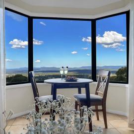 Bimbadeen Estate Villa 6، فندق في Mount View