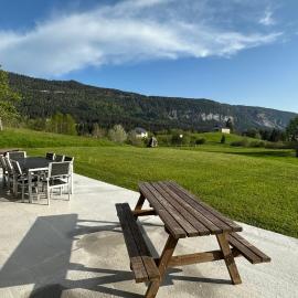 Les Chamois du Jura à Lajoux, hotel v mestu Lajoux