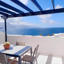 Dragon View - Oceanfront Apartment Faro de Sardina: Gáldar'da bir otel