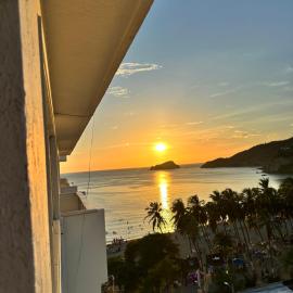 Apartamento frente al MAR Rodadero - Gaira TACOA 6 a 8 personas, hotel a Rodadero