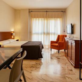 Viesnīca Apartamentos Vértice Bib Rambla Seviljā
