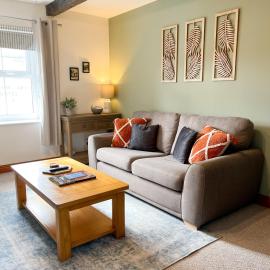 Borders Retreat, Cosy 1 Bed Flat - 3miles from M6 Jct45 - near A75, Gretna & Carlisle