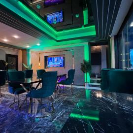 Crowned Boutique Hotel
