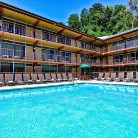 Wild Bear Inn, hotel in Pigeon Forge