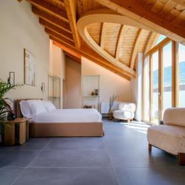 Sky Room Square View - 3 min walk to Bernina Express, hotel in Tirano