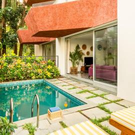 El Volar by The Blue Kite - 2BHK, 5 Mins to Casino & 10 Mins to Candolim Beach with Big common Pool, Fully Equipped Kitchen, 24x7 Security, WiFi, hotel in Nerul