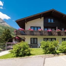 Apartments Orphelja, hotel in Saas-Grund
