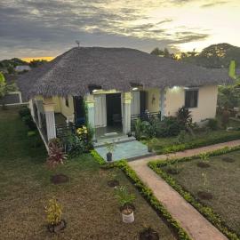 Villa De Charme avec Wifi à Nosy-Bé, Hotel in Dzamandzar