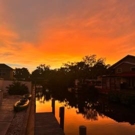 Waterfront retreat with kayaks, walk to the beach, hotel v destinaci Nokomis