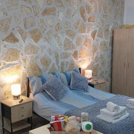 Lovely Studio in Strinilas with its own pool, hotel in Corfu