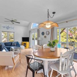 Eyes of the Ocean - Peaceful Beach Retreat!, hotel in Emerald Isle