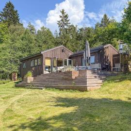 2 Bedroom Beautiful Home In Gressvik, hotel i Gressvik
