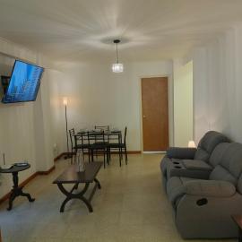 Apartamento Renovado 2 Habitaciones en la mejor zona del Centro de Caracas Cerca de las clínicas de San Bernardino y del Sambil Candelaria con Agua y Ascensor operativo