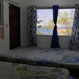 Uncle Bob&Tere's Beachfront House, hotelli kohteessa Luna