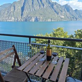Appartamento sul Lago con Terrazza Panoramica, хотел в Рива ди Солто
