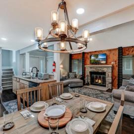 Amazing Condo with hot tub and screened in porch 8 passes to lake and beach, hotel a Stoddartsville