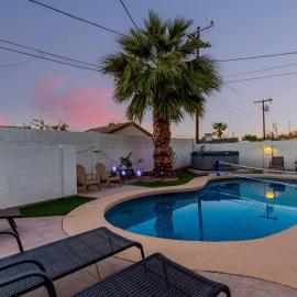 5BR Oasis with Heated Pool, Hot Tub and BBQ and More