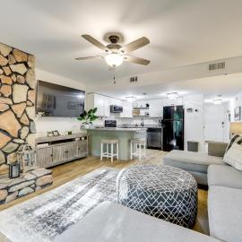 Sevierville Condo w/ Balcony + Pool Access!, hotel Sevierville-ben