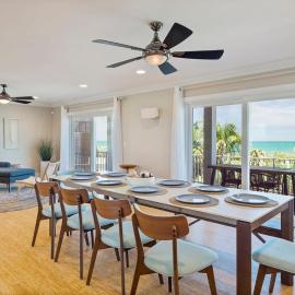 Oceanfront 4 Bed Beach House in Flagler, hotel u gradu Flagler Bič