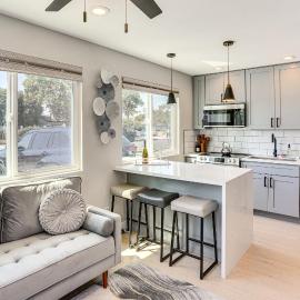 Newly Updated! Commuter-Friendly Anaheim Home, khách sạn ở Anaheim