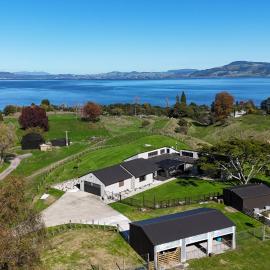 Hamurana Lakeview Farmhouse Luxury Retreat