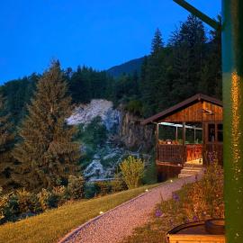 Casa de Vacanta Cascada, hotel in Vidra