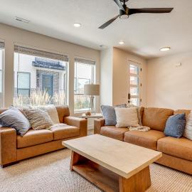 Hike & Ski: Townhome 8 Mi to Dtwn Ogden!, hotel i Hooper