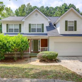 Pet-Friendly Home w/ Pool Access in Snellville!, Hotel in Snellville