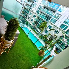 Channelside Luxury Retreat Spacious 2BR 2BA Condo with Pool, Balcony, Sauna & Gym, hotel i Tampa