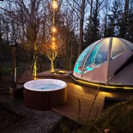 OUT & LODGE, Wigwam, khách sạn ở Couvin