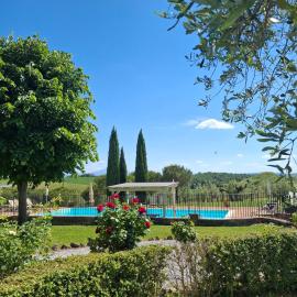 Charming Holiday Home with swimming pool, Siena Tuscany, wi-fi, pets allowed, hotelli kohteessa Serre di Rapolano