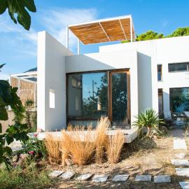 Seafront House in Vathi, Methana, hotel a Methana