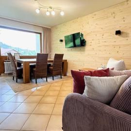 Ferienwohnung Aigisblick mit Pool und Sauna, direkt am Skihang, hotel in Missen-Wilhams