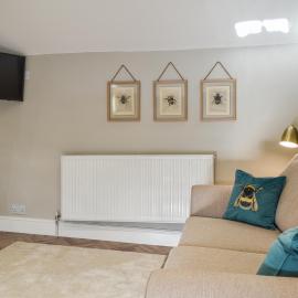 Little Hive-Uk39430